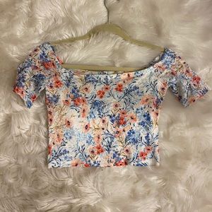 Floral off the shoulder crop top🌸Hollister